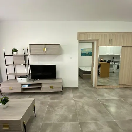 Ceasar Cyprus - Leona *