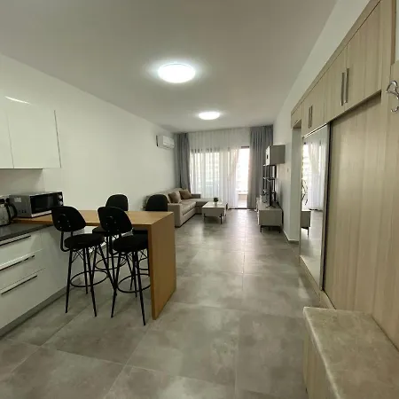 Ceasar Cyprus - Leona *